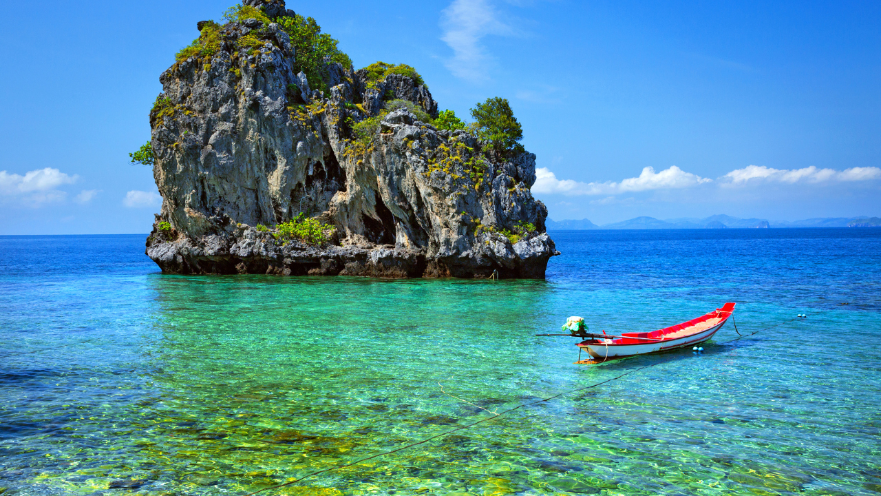 Main image for EMERALD OF LAKSHADWEEP